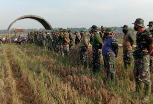 Bagi TNI Semua Bisa, Apel Di Tengah Sawah juga Bisa