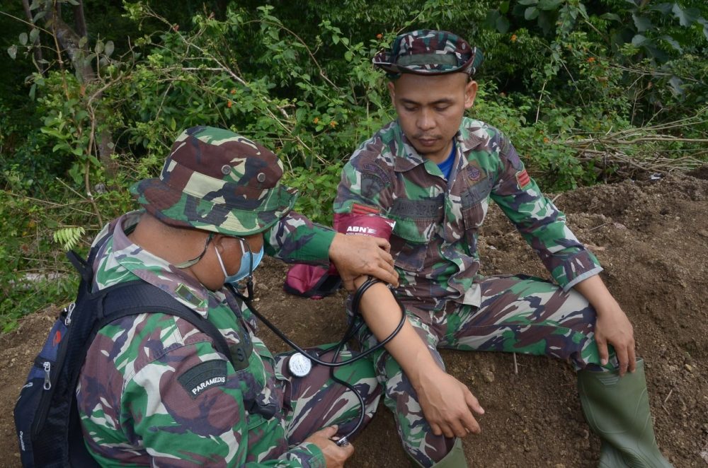 Bangun Kekompakan TNI dan POLRI Bersama Warga Desa Baringeng Sukseskan TMMD ke-111 Kodim 1407/ Bone