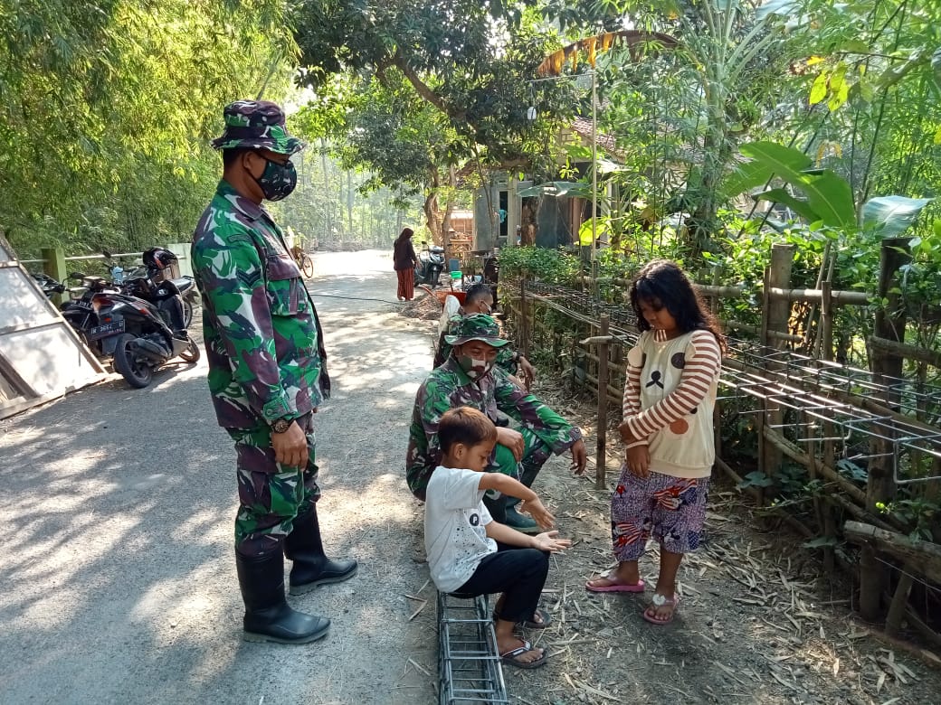 Banyak Anak-Anak Warga Desa Tamansari Memiliki Cita-Cita Menjadi Tentara