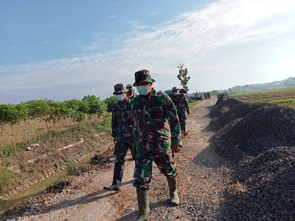 Batu Koral Menjadi Santapan Pagi Untuk Warga Dan Prajurit Kodim 0718/Pati.