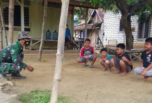 Bermain Bersama Anak-anak Wujud Kedekatan TNI Dengan Masyarakat