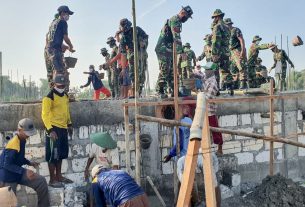 Bersama Masyarakat, Kodim Bojonegoro Cor Masjid Roudhotul Jannah Sumberoto Kepohbaru