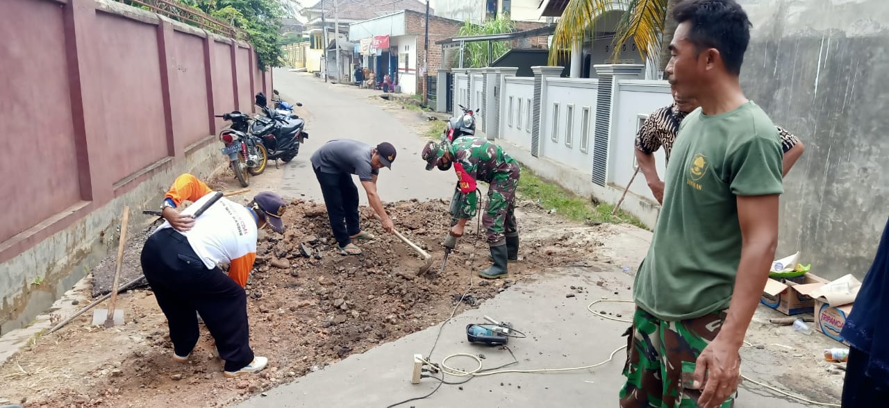 Binter Koramil 410-03/TBU Lakukan Kebaikan Kepada Warga