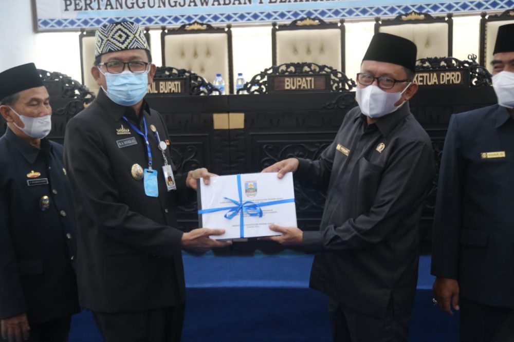 Bupati Pesisir Barat Sampaikan Nota Pengantar Raperda Pertanggungjawaban APBD 2020