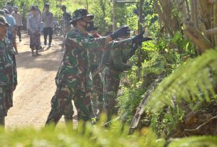 DAN SSK PINPIN LANGSUN PENBERSIHAN DI LOKASI TMMD KE 111 KODIM 1407 BONE.