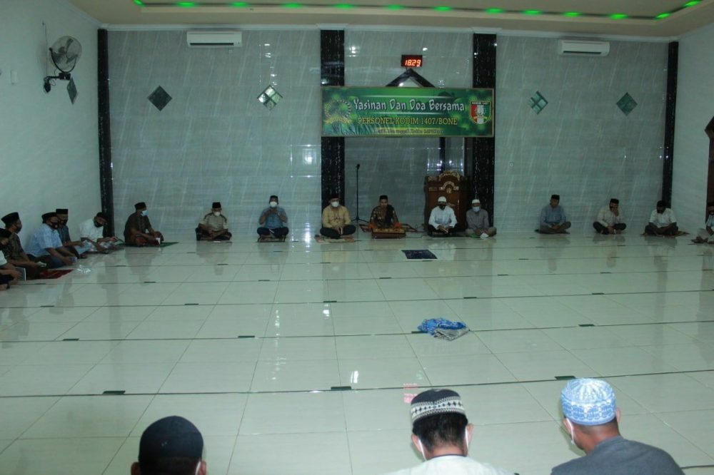 Dandim 1407/Bone Ikuti Doa Dan Yasinan Bersama Untuk Kesuksesan TMMD Ke-111 Kodim 1407 Bone