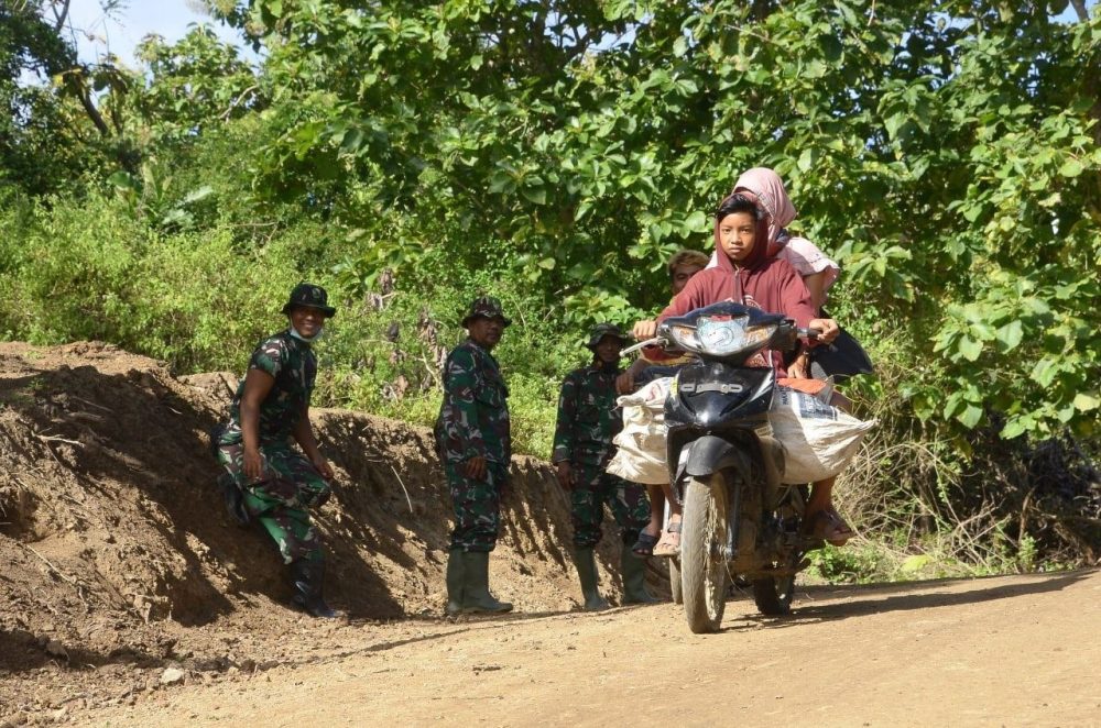 Begini Yang Dikatakan Oleh Dansatgas TMMD Ke-111 Kodim 1407/Bone, Saat Memonitor Kegiatan.