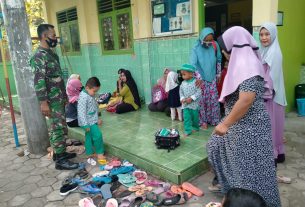 Disela Waktu Rehat Giat Pra TMMD, Babinsa Sambangi KB Tabiratul Islam