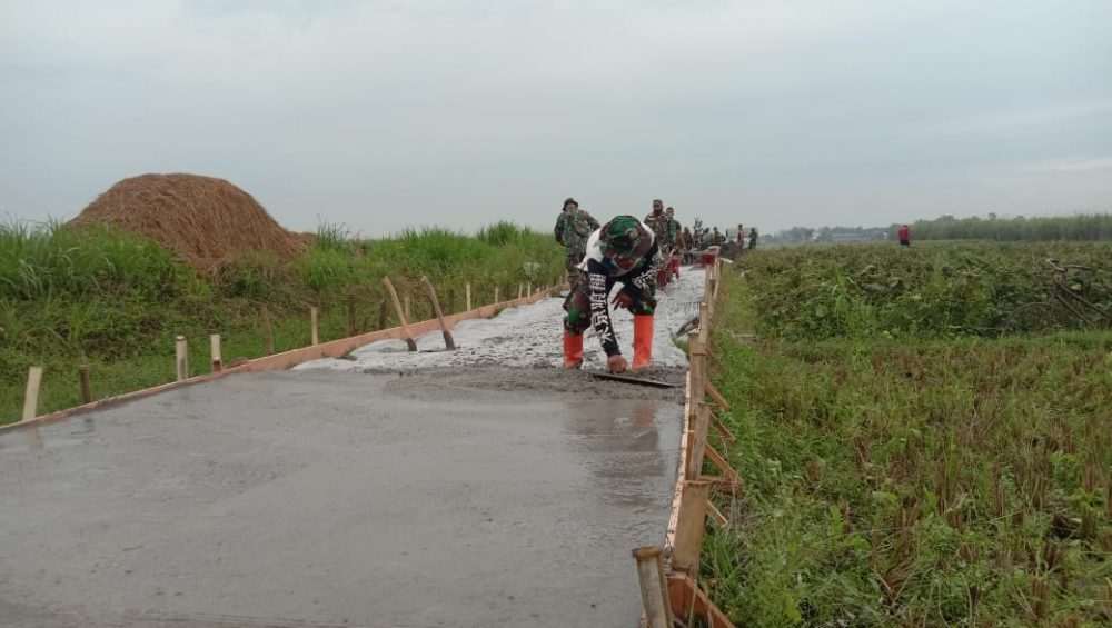 Ditangan TNI ini, Pengecoran jalan TMMD Sempurna