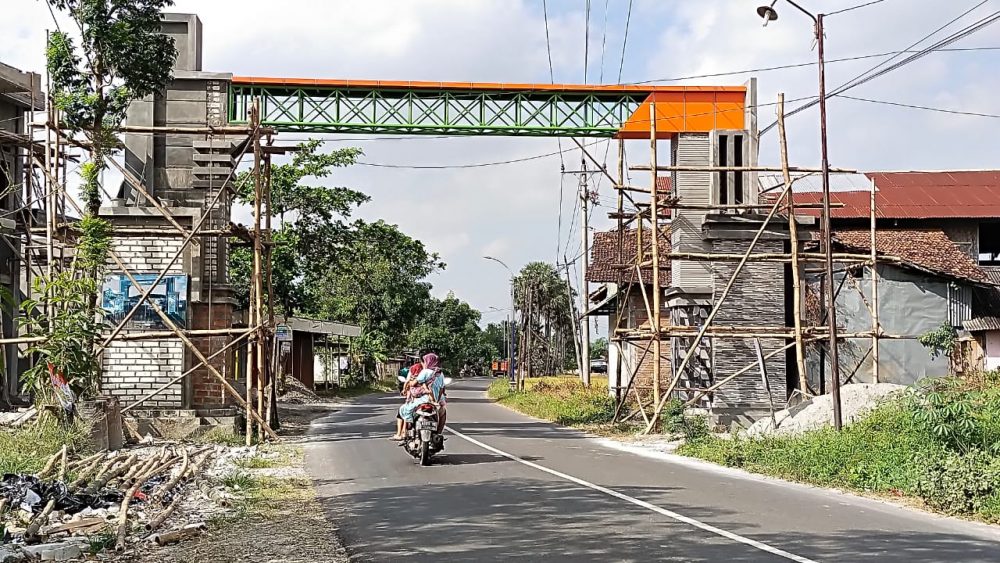 Gapura Utama Masuk Desa Tamansari Dikebut Pembangunannya Sambut Pembukaan TMMD