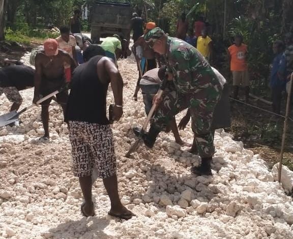 Gotong Royong Wujud Kemanunggalan TNI dan Rakyat