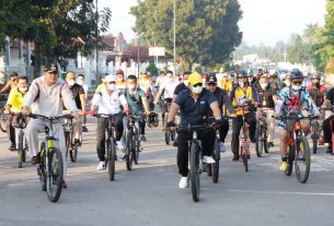 Gubernur Lampung bersama Para Guru SMA/SMK Berolahraga Sepeda Santai