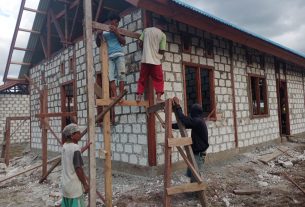 Inisiatif Warga Kampung Dorba Sukseskan TMMD