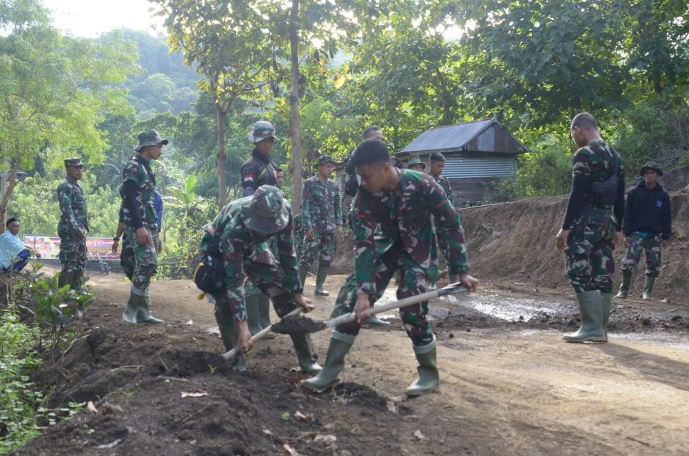 TMMD Ke 111 Perlebar Jalan Desa Sepanjang 7000 Meter