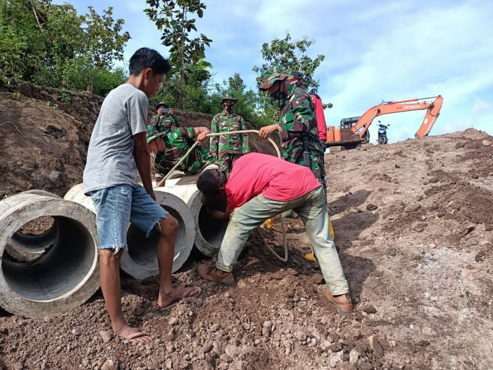 Kaloborasi TNI Dan Warga Membangun Desa Tmmd Ke 111
