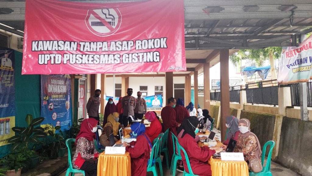 Kapolsek Talang Padang Monitoring Vaksinasi Covid-19 di UPT Puskesmas Gistig