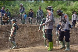 Kebersamaan TNI-Polri Dan Masyarakat Dalam Pelaksanaan Program TMMD Bone