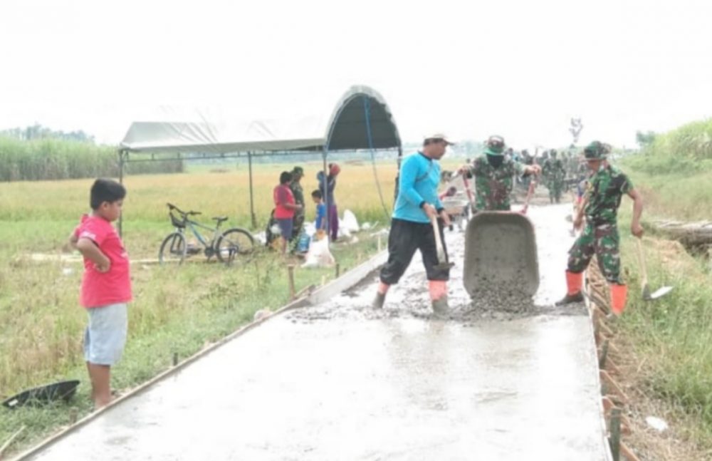 Kehadiran Mandor Kecil Awasi Pengecoran Jalan