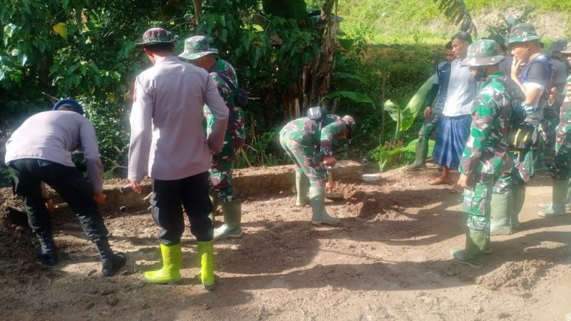 Kekompakan Antara TNI-POLRI Serta Masyarakat Dalam Pelaksanaan Kegiatan Di Lokasi TMMD Kabupaten Bone