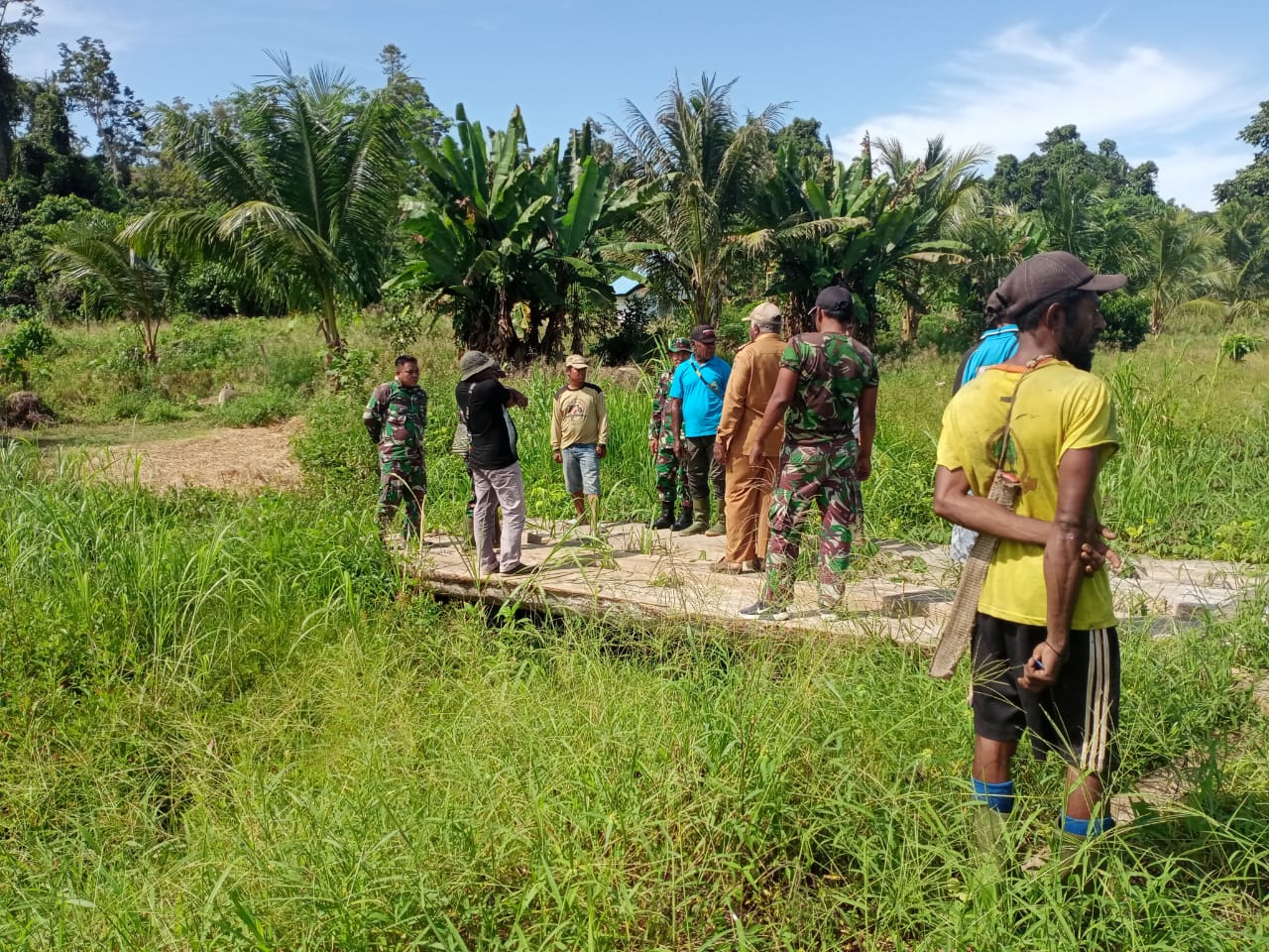 Kepala Distrik Pantai Timur Tinjau Lokasi TMMD ke-111