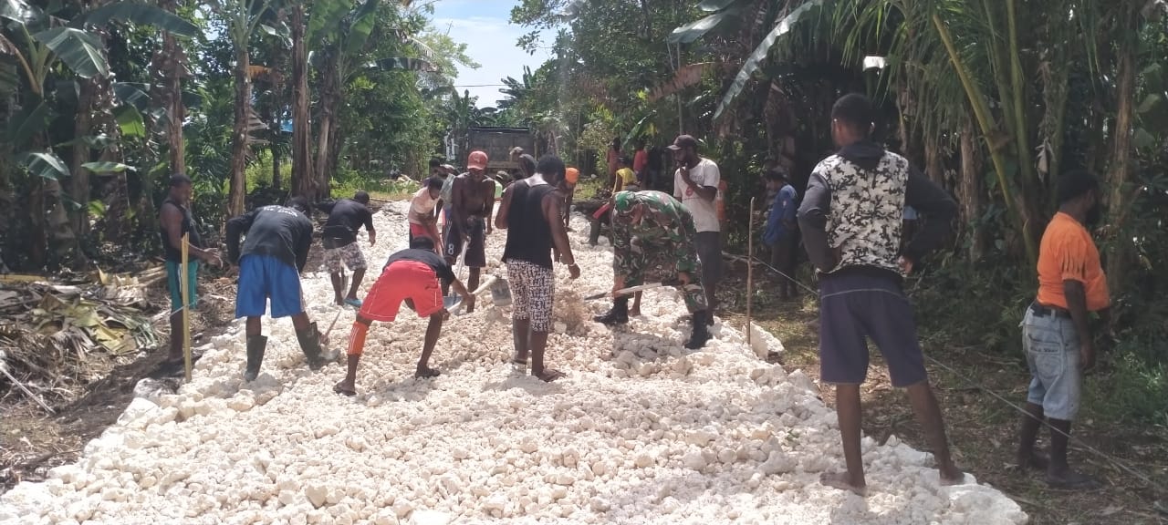 Kerja Sama Eratkan Persatuan di Kampung Dorba