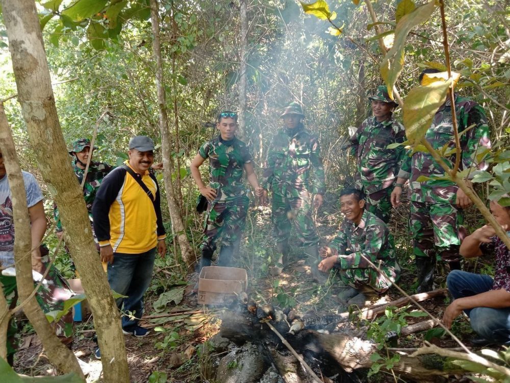 Kompak Satgas TMMD Bone Bersama Warga