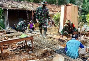Kompak, Satgas TMMD Reg.111 Kodim Pati Bersama Warga Persiapkan Pondasi Rumah Asmuri