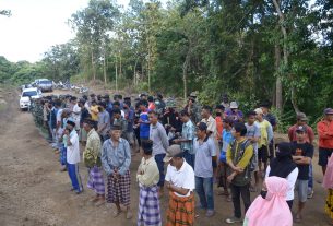 Menjadi Pemandangan Unik Di TMMD, Warga Setempat Ikut Apel Pagi