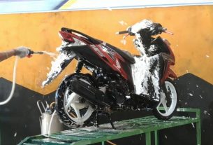 Mencuci Motor Harus Tunggu Mesin Dingin, Ini Alasannya