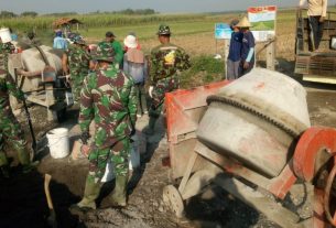 Parade Mesin Molen Dilokasi Betonisasi Jalan