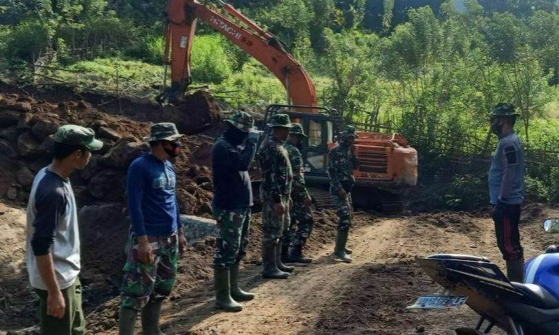 Pelaksanaan Program TMMD di Desa Barangeng