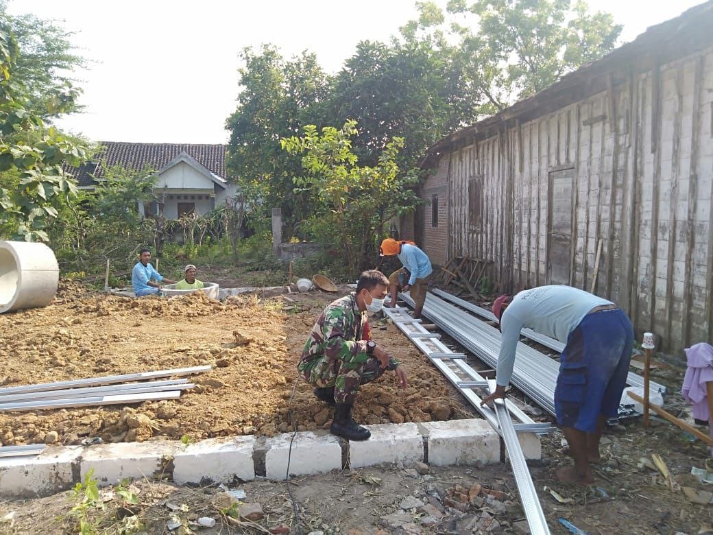 Pemasangan Atap Baja Ringan Program TMMD 111 Kodim Pati