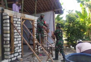 Pemasangan Kerangka Besi Kolom Dinding Atas di RTLH Ngarji