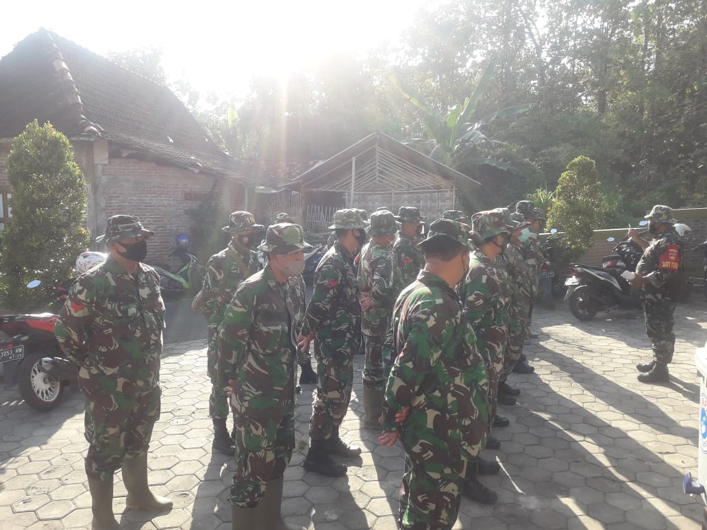 Pengecekan Personil Dan Brefing Singkat Sebelum Kegiatan Menjadi Hal Yang Wajib Dilasanakan Satgas TMMD 111.