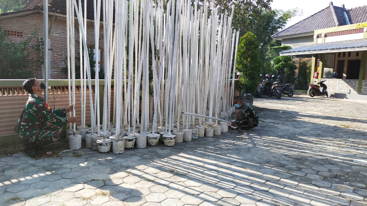 Penyiapan Tiang Bendera Semarakkan Pembukaan TMMD Reg. 111 Kodim Pati