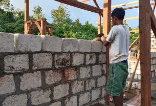 Penyusunan Batu Tela Pembangunan Gereja Kampung Dorba