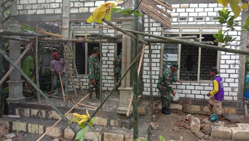 Peran Babinsa Yang Memiliki Tugas Multi Fungsi di Lokasi TMMD