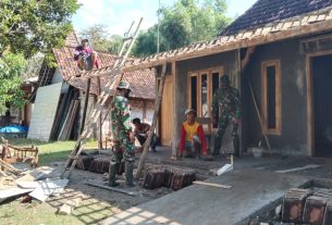 Perehapan RTLH Milik Sukur Masuk Tahap Pemasangan Genteng
