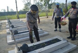 Polres Tulang Bawang Gelar Upacara Ziarah dan Tabur Bunga di TMP, Ini Maknanya