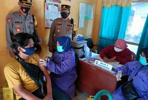 Polres Way Kanan Gandeng Dinas Kesehatan Lakukan Vaksinasi Covid-19 Keluarga Polri dan Lansia