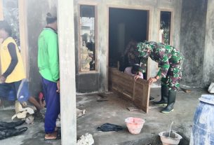 Rumah Ibu Sutiah Sudah Masuk Tahap Pemasangan Pintu