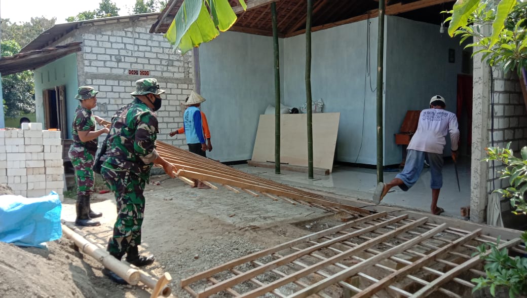 Rumah Ngarji Dukuh Pandahan Mulai Dibongkar oleh Satgas TMMD Reg. 111 Kodim Pati