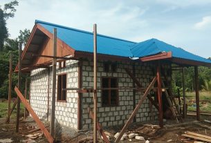 Rumah Pastori Berdiri Kokoh Berkat Kegigihan Satgas TMMD Kodim Sarmi dan Warga
