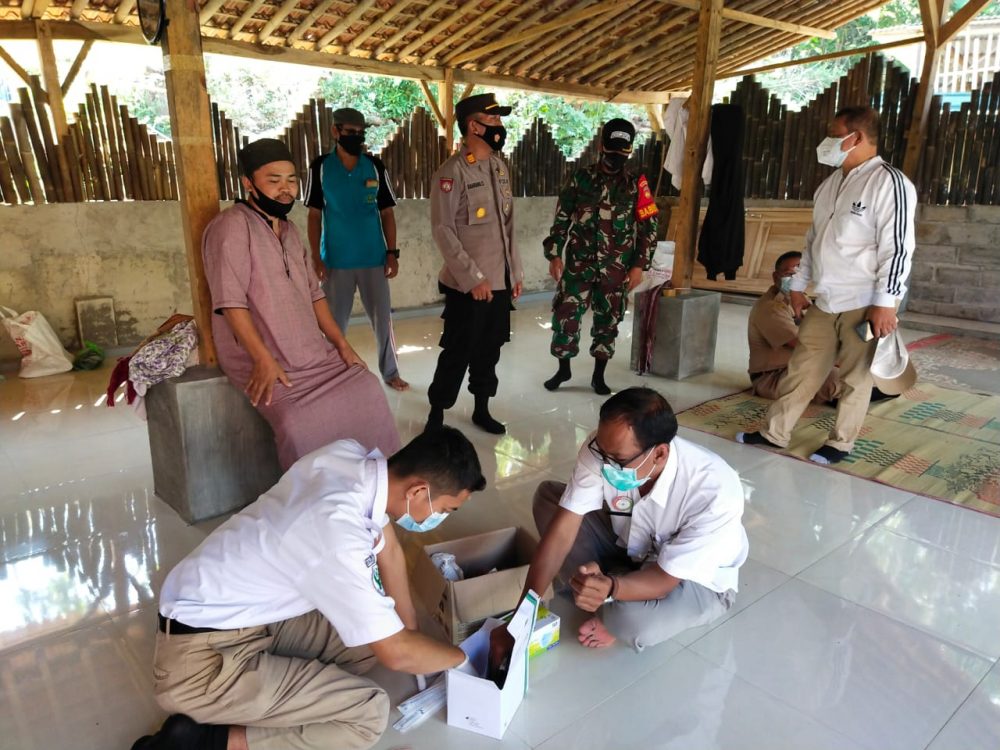 Satgas Penanganan Covid-19 Kecamatan Purwantoro Laksanakan Swab Test Secara Acak