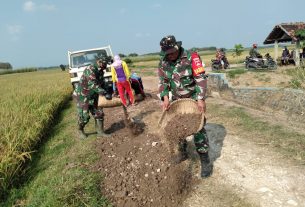 Satgas Pra TMMD Kodim 0718/Pati Ratakan Tanah Bersama Warga Sebelum Jalan di Betonisasi