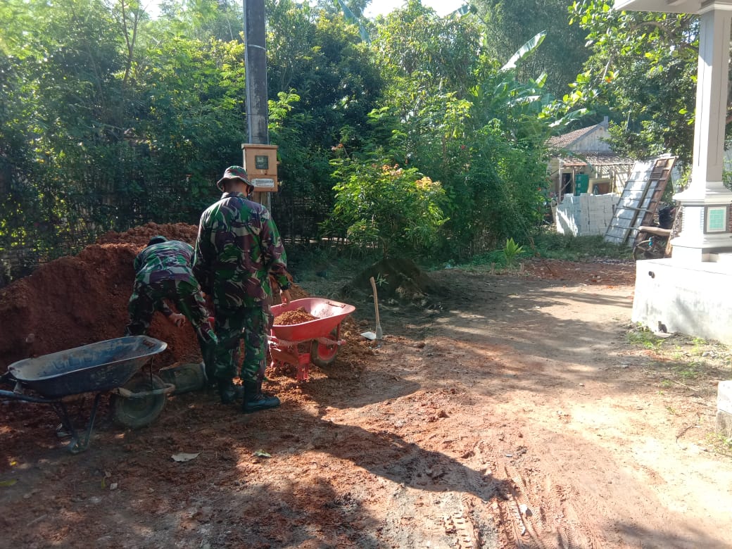 Satgas Pra TMMD Menimbun Rumah Bantuan