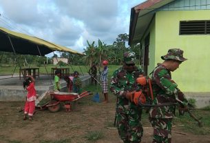 Satgas TMMD Kodim Sarmi Bersama Warga Kampung Dorba Laksanakan Pembabatan Rumput