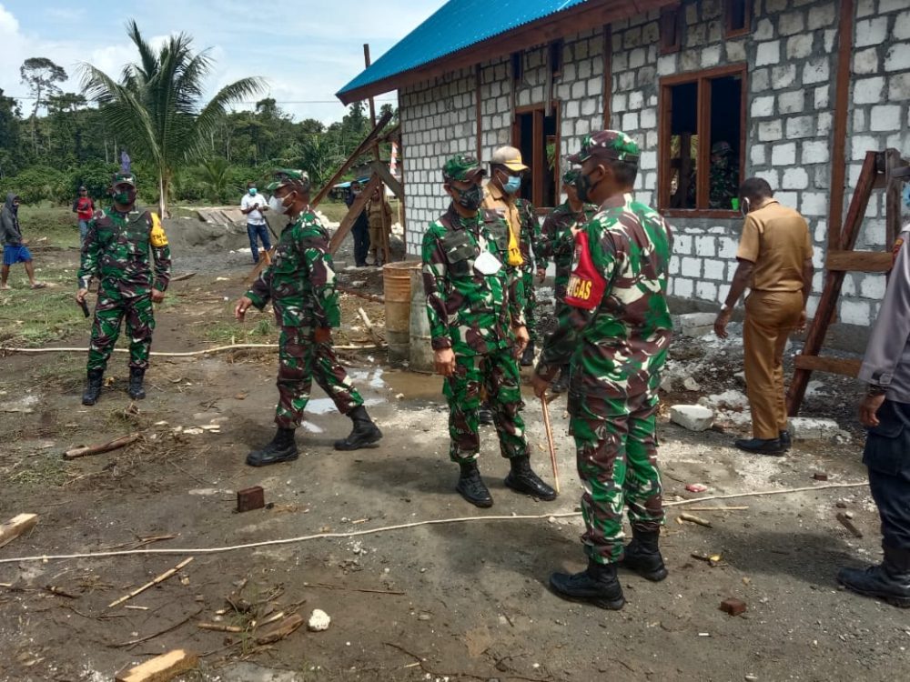 Satgas TMMD Laksanakan Pengabdian di Kampung Dorba Distrik Pantai Timur