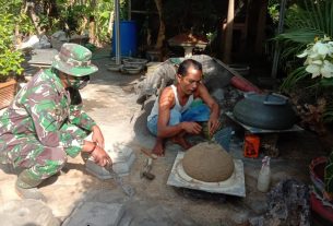 Satgas TMMD Lakukan Komsos Sambil Belajar
