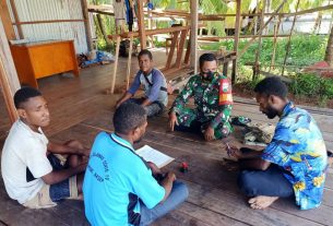 Satgas TMMD Mulai Rajut Kedekatan dengan Pemuda Kampung Dorba